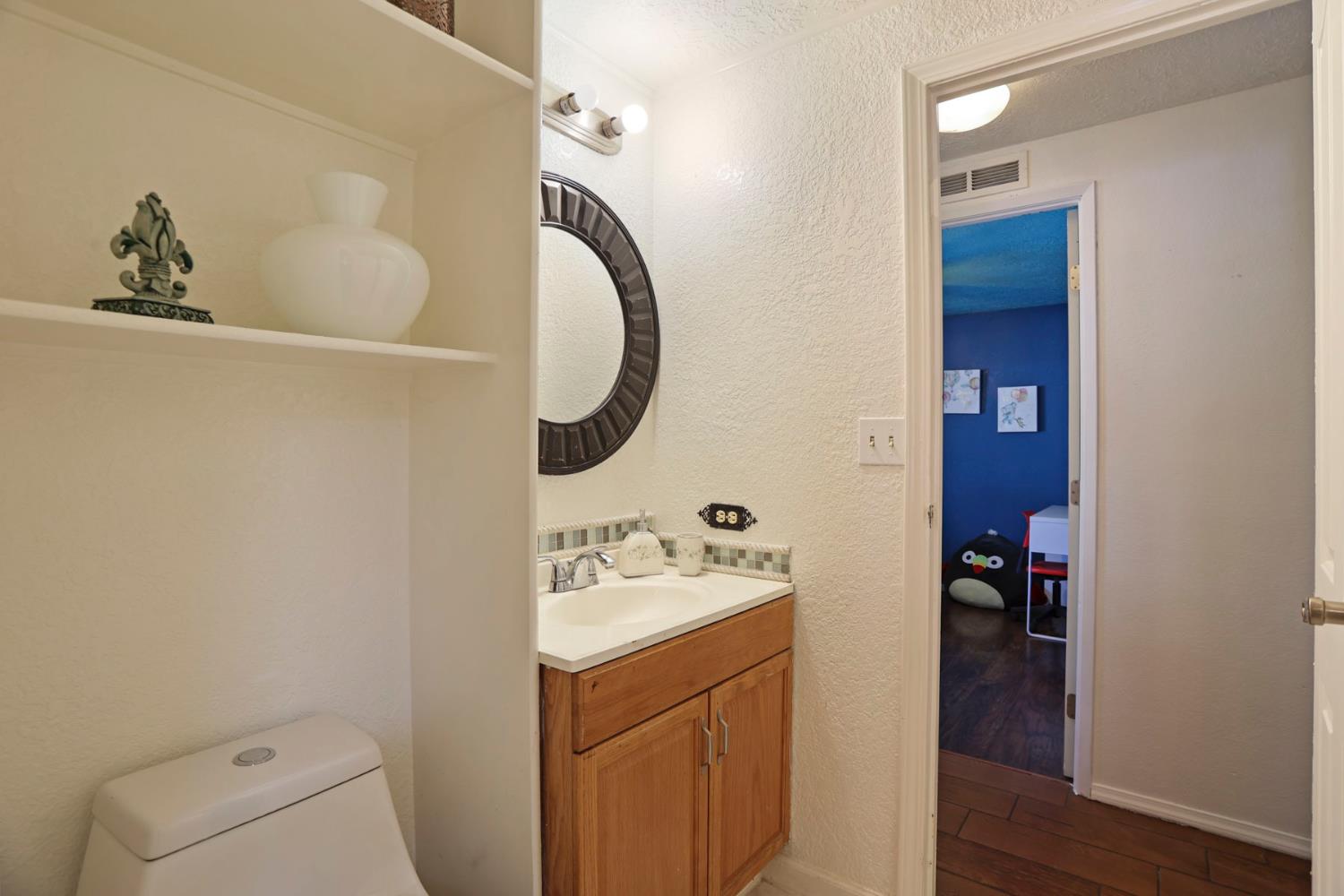 901 Quail Oaks Road Valley Springs, CA 95252 - Photo 23 of 59 a utility room with dryer and washer