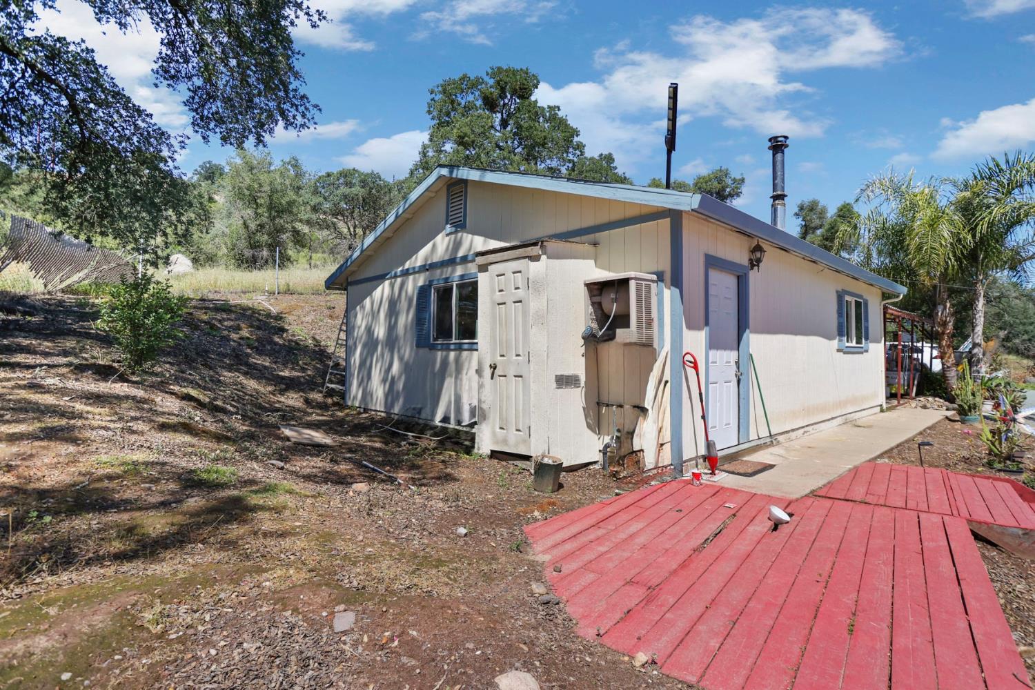 901 Quail Oaks Road Valley Springs, CA 95252 - Photo 59 of 59 a view of a house with a yard