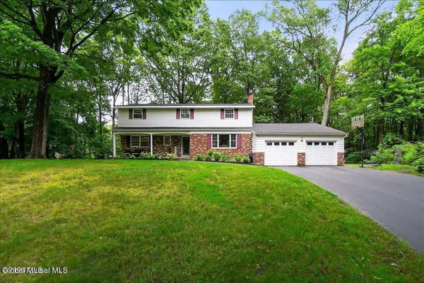$525,000 | 5 Pinecrest, Malta, NY 12019