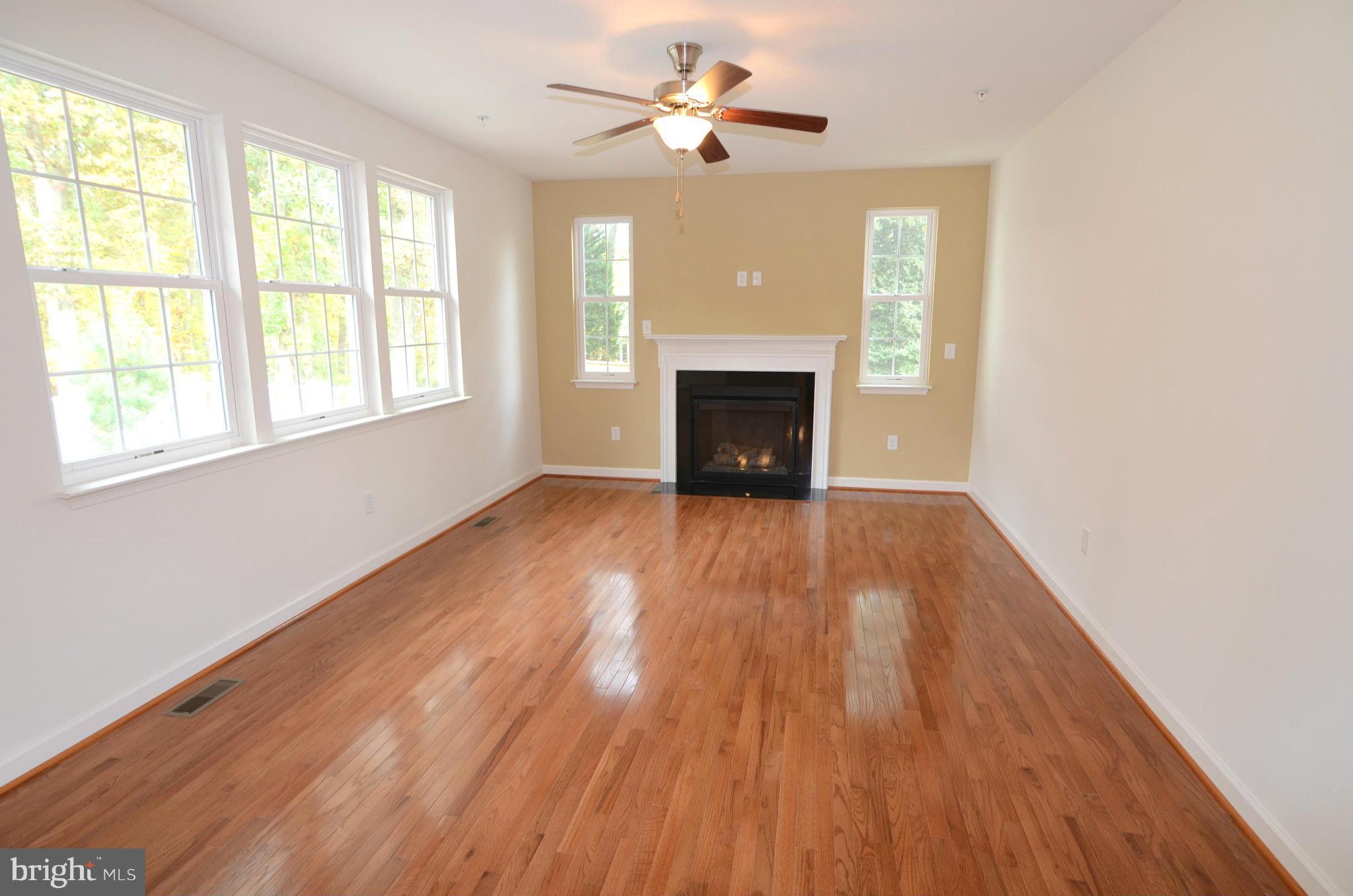 4604 Mountain Road Pasadena, MD 21122 - Photo 15 of 30 Family Room