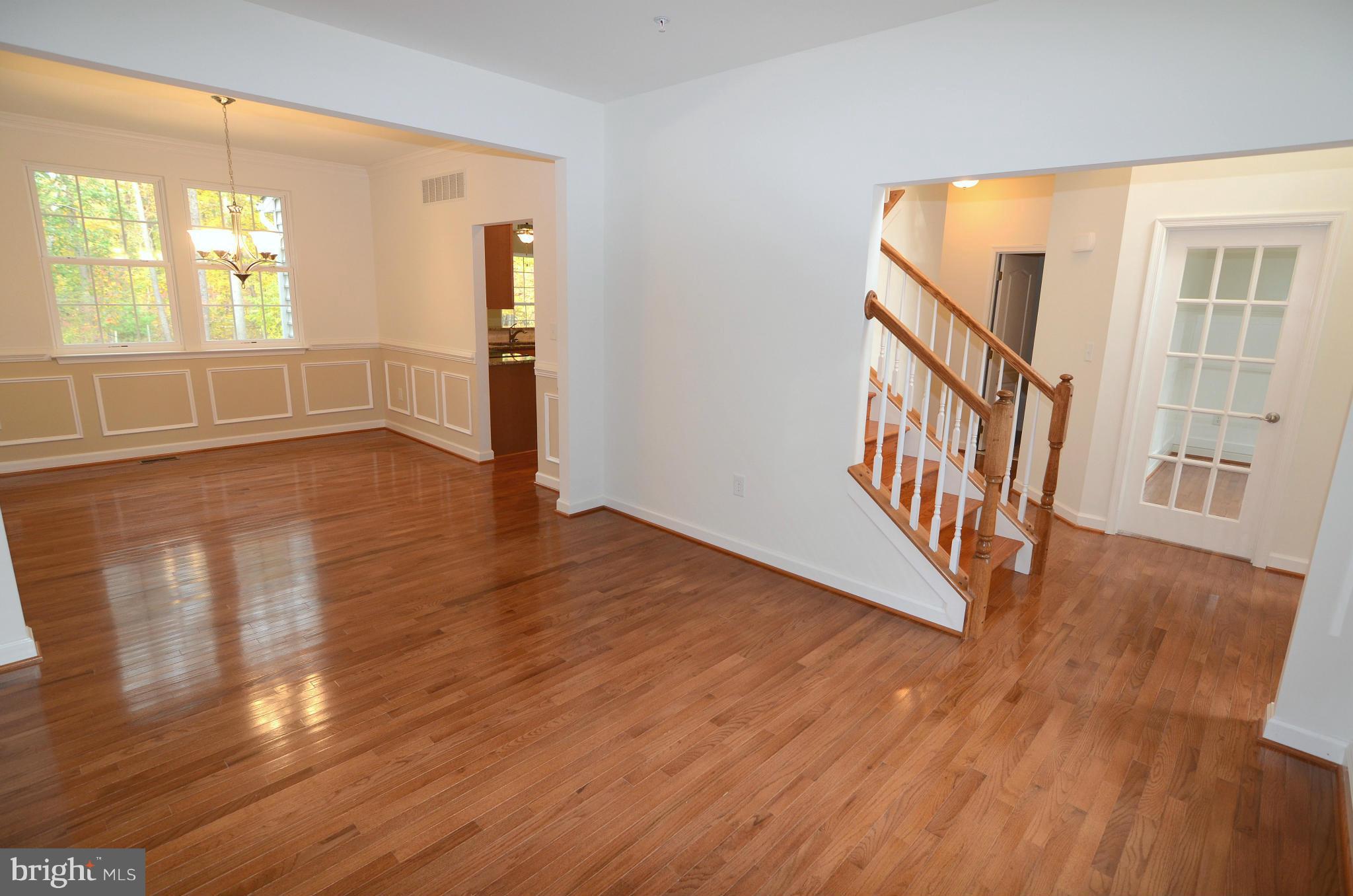 4604 Mountain Road Pasadena, MD 21122 - Photo 4 of 30 Living Room