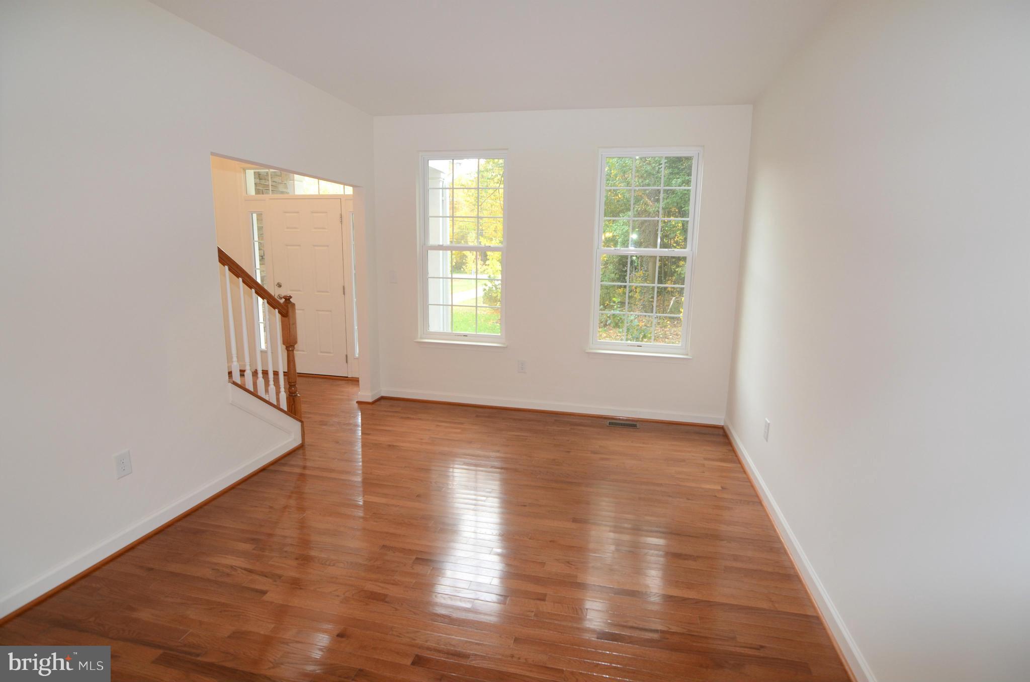 4604 Mountain Road Pasadena, MD 21122 - Photo 5 of 30 Living Room