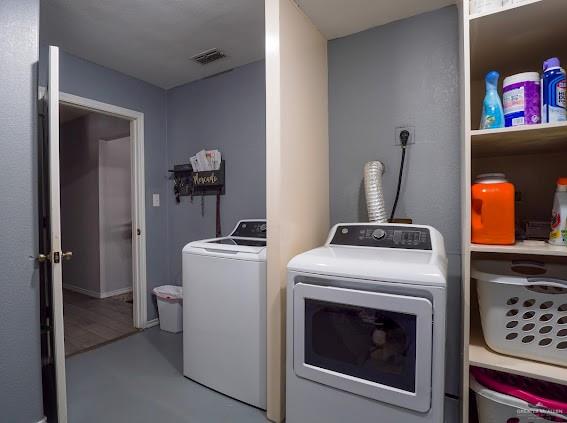 3200 Hummingbird Avenue McAllen, TX 78504 - Photo 22 of 31 a utility room with dryer and washer