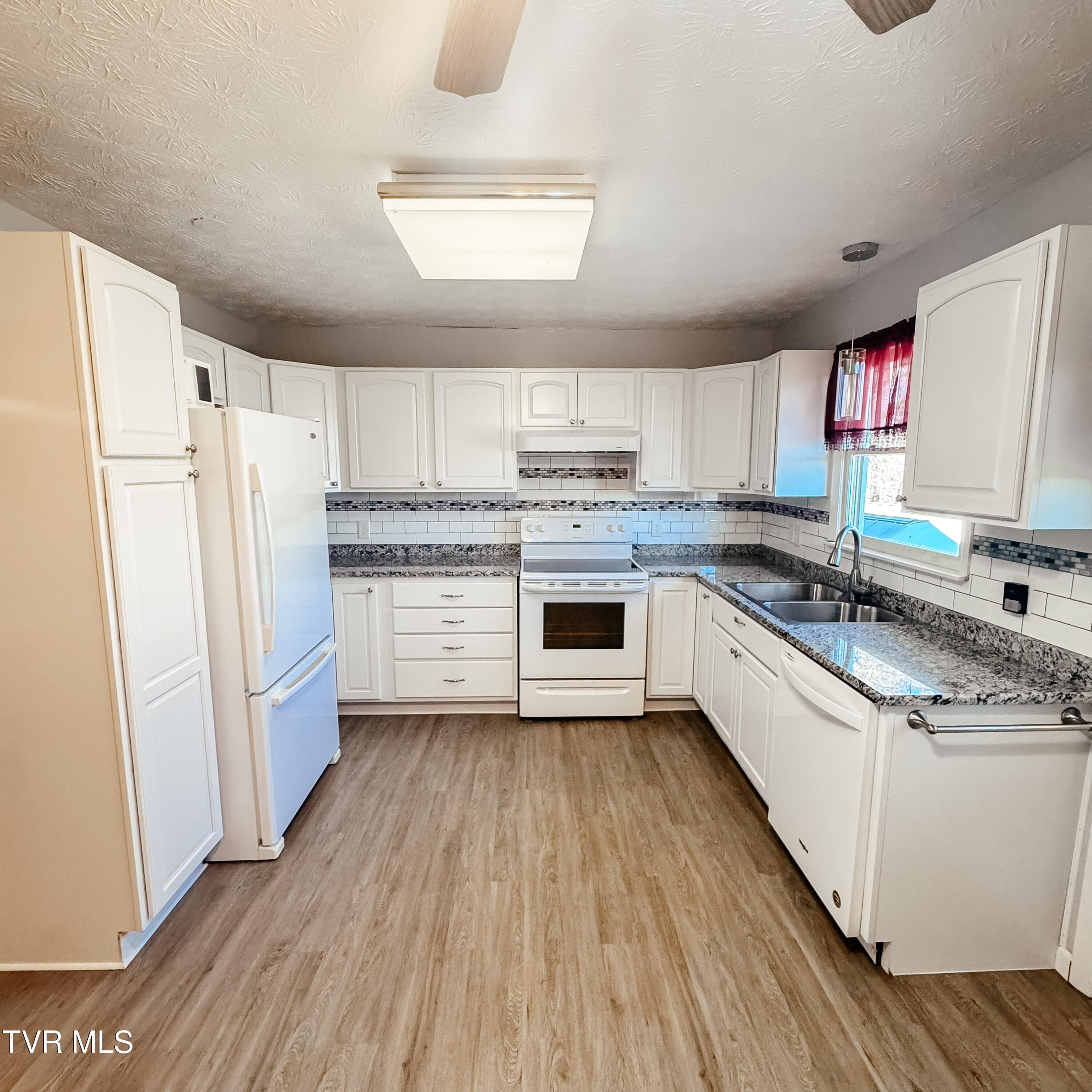 172 Eastern Star Road Kingsport, TN 37663 - Photo 14 of 28 22-IMG_7320