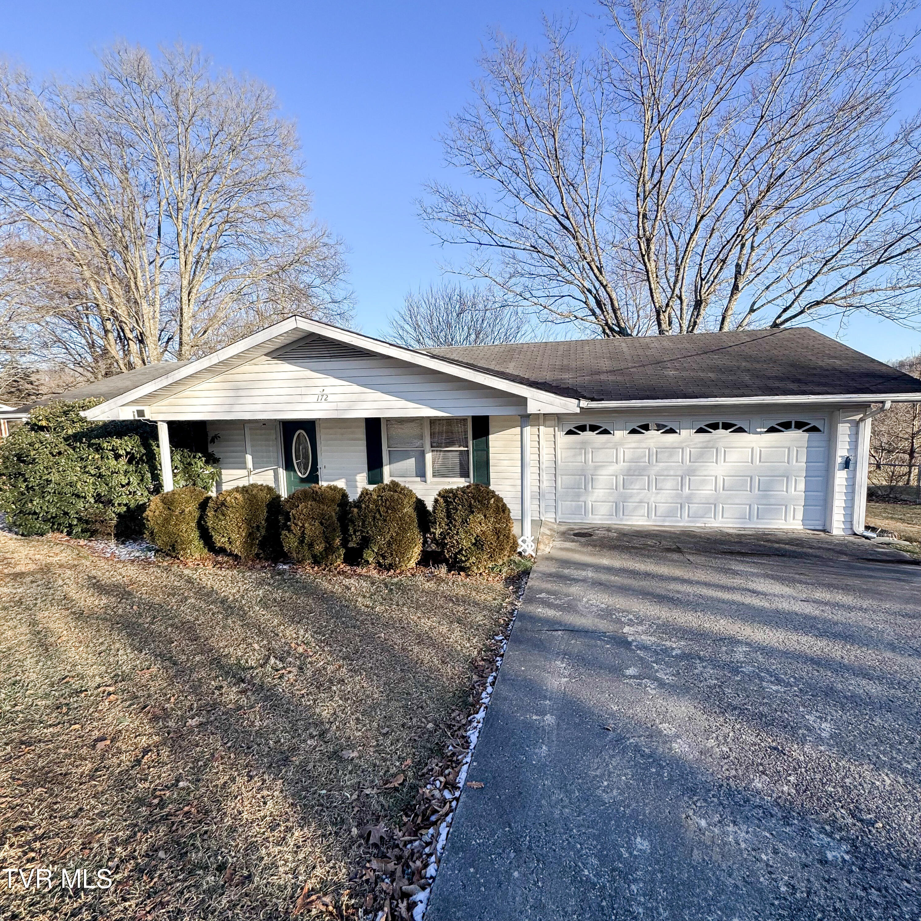 172 Eastern Star Road Kingsport, TN 37663 - Photo 2 of 28 7-IMG_7368