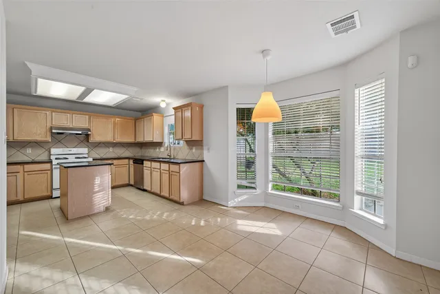 $2,400 | 21327 Branford Hills Lane, Katy, TX 77450