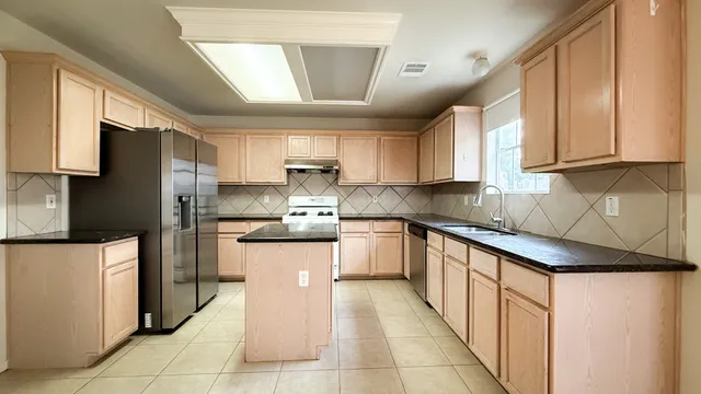 $2,400 | 21327 Branford Hills Lane, Katy, TX 77450