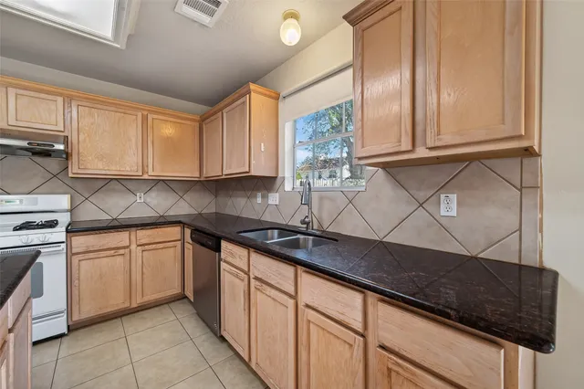 $2,400 | 21327 Branford Hills Lane, Katy, TX 77450