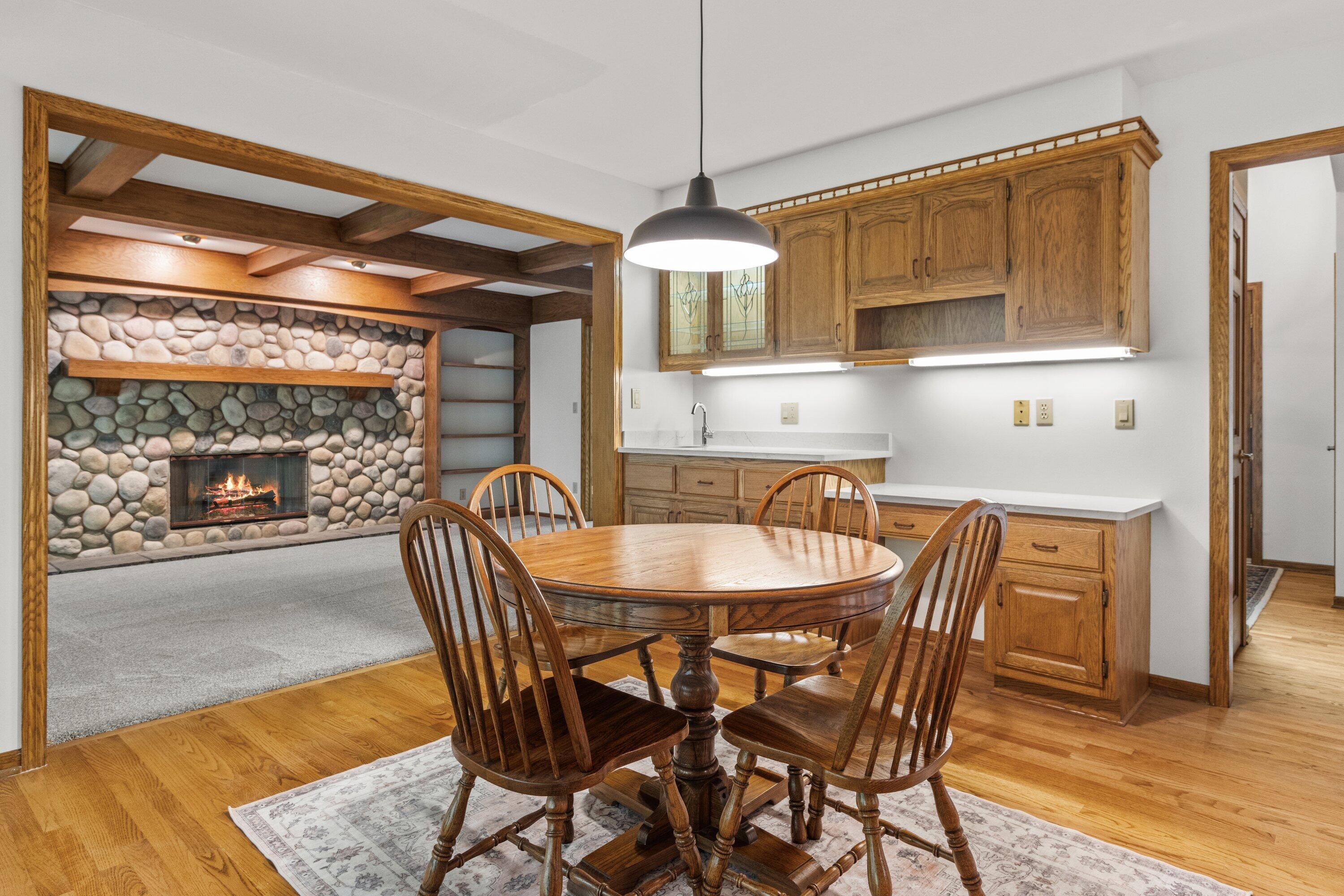 W278N2760 Rocky Point Road Pewaukee, WI 53072 - Photo 12 of 67 Dinette/Great Room