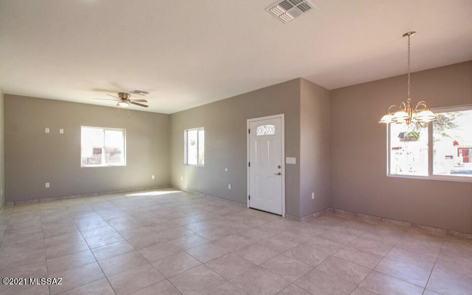 2552 West Roadrunner Road Tucson, AZ 85746 - Photo 3 of 9