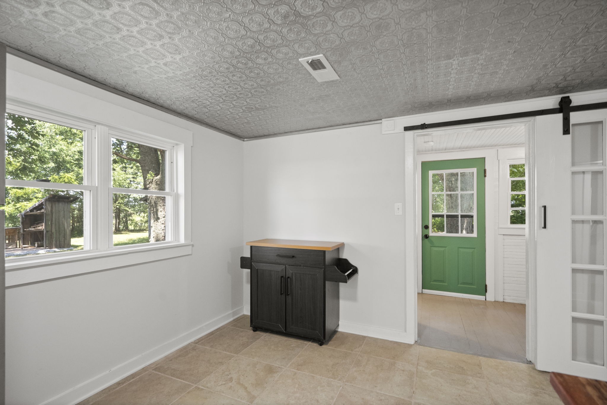4315 Dot Road Springfield, TN 37172 - Photo 28 of 56 an empty room with large window