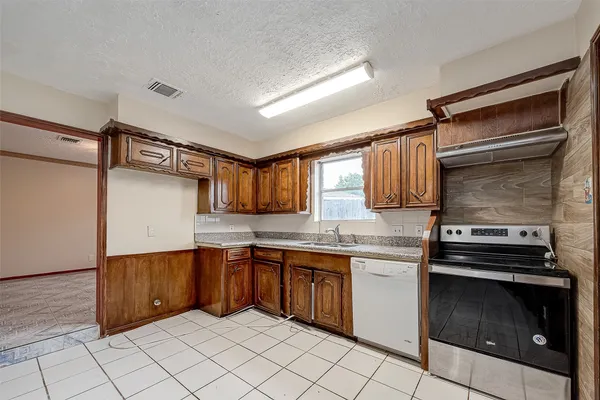 $1,900 | 9318 Benning Drive, Houston, TX 77031
