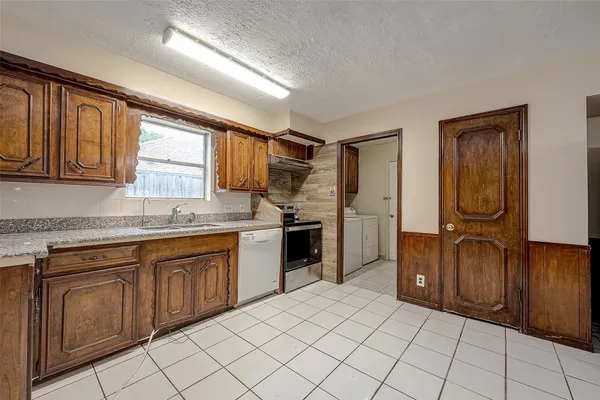$1,900 | 9318 Benning Drive, Houston, TX 77031