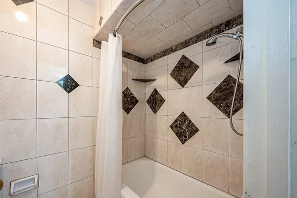 $1,900 | 9318 Benning Drive, Houston, TX 77031