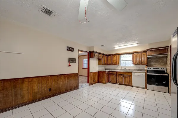 $1,900 | 9318 Benning Drive, Houston, TX 77031