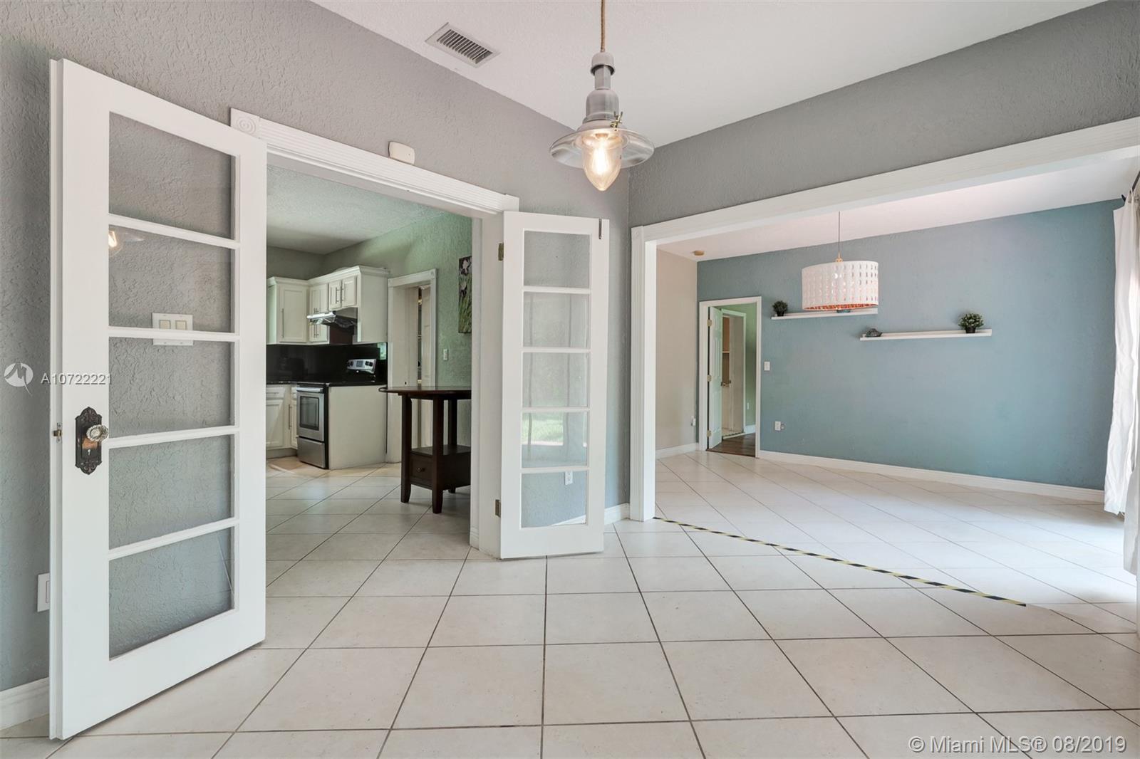 5495 Southwest 68th Avenue Miami, FL 33155 - Photo 13 of 35
