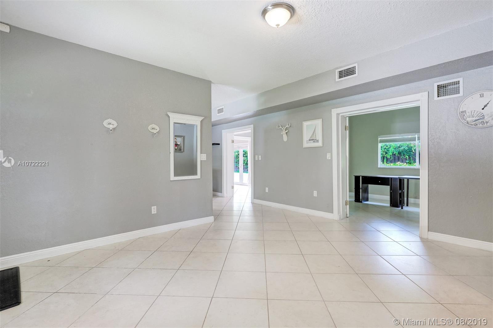 5495 Southwest 68th Avenue Miami, FL 33155 - Photo 6 of 35