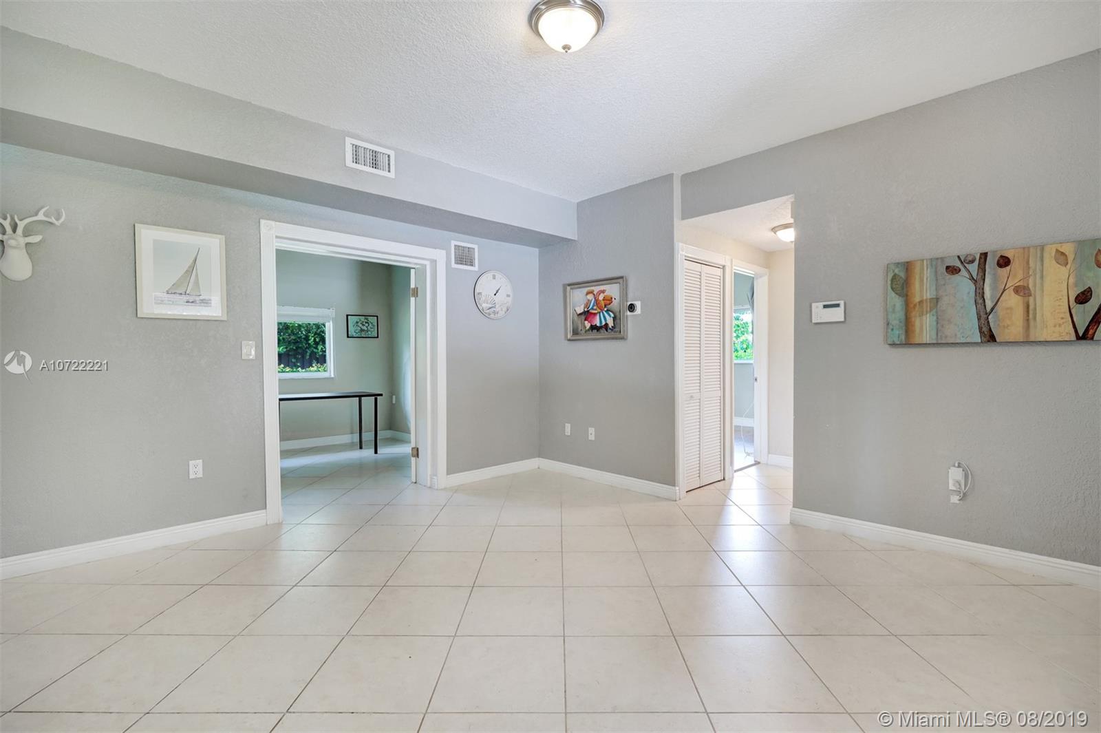 5495 Southwest 68th Avenue Miami, FL 33155 - Photo 7 of 35