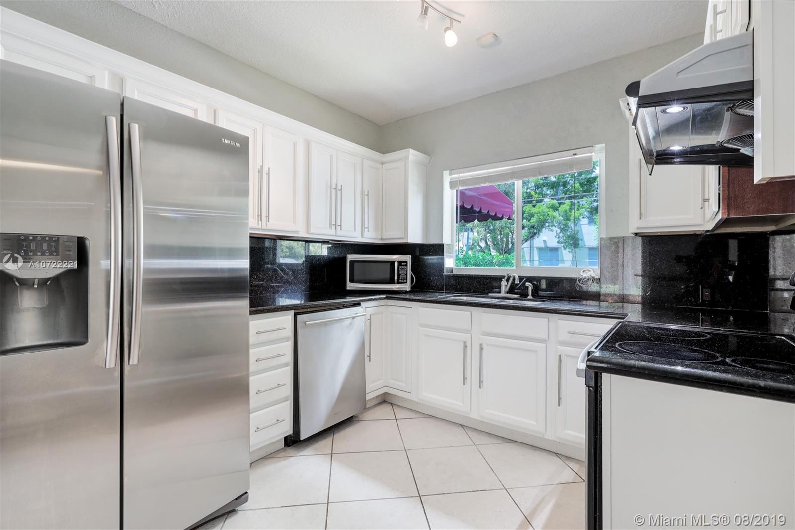 5495 Southwest 68th Avenue Miami, FL 33155 - Photo 9 of 35