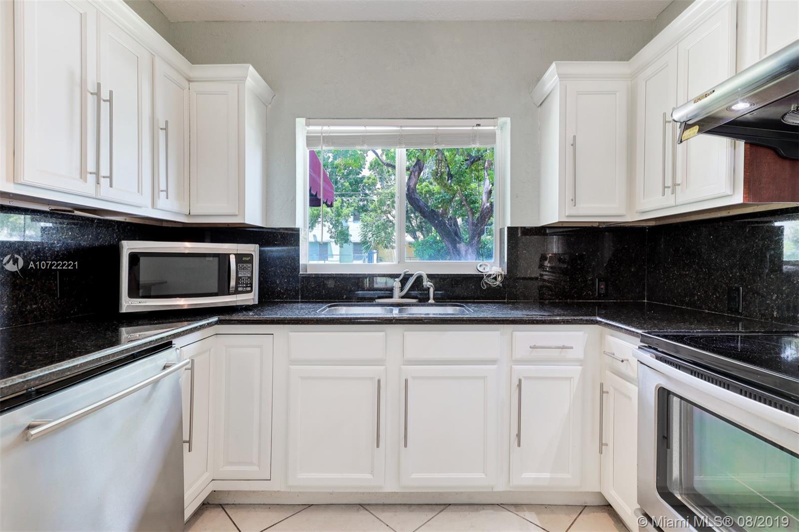 5495 Southwest 68th Avenue Miami, FL 33155 - Photo 10 of 35