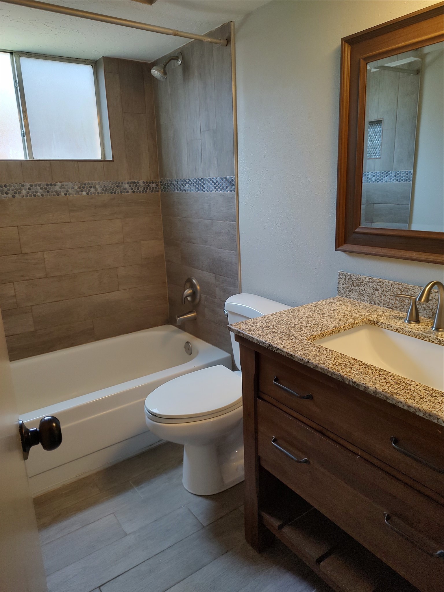 7514 Fuchsia Lane Humble, TX 77346 - Photo 13 of 20 Secondary bathroom
