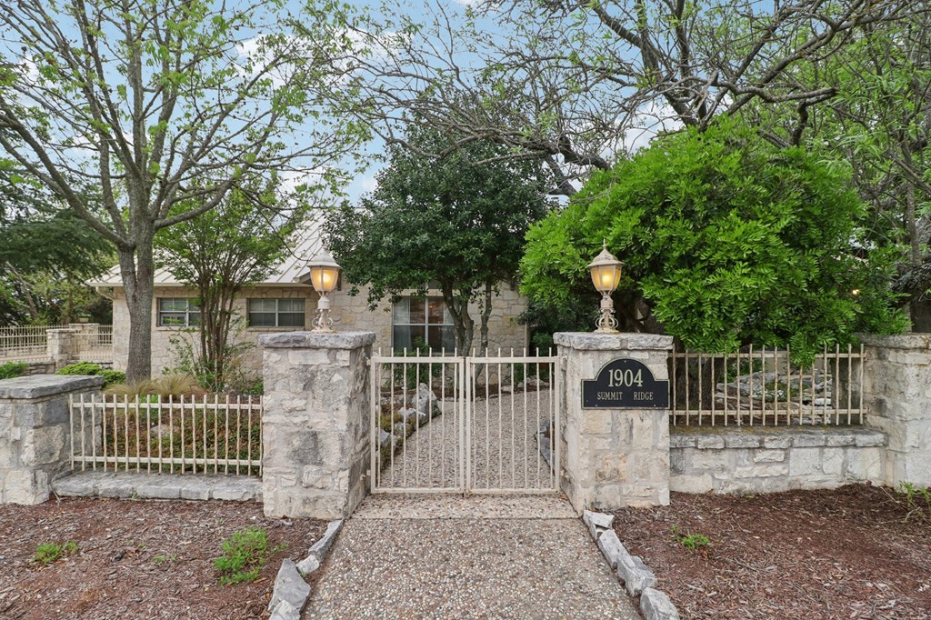 1904 Summit Ridge Drive Kerrville, TX 78028 - Photo 2 of 67