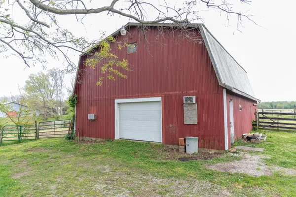 $337,500 | 10575 West State Road 256, Lexington, IN 47138