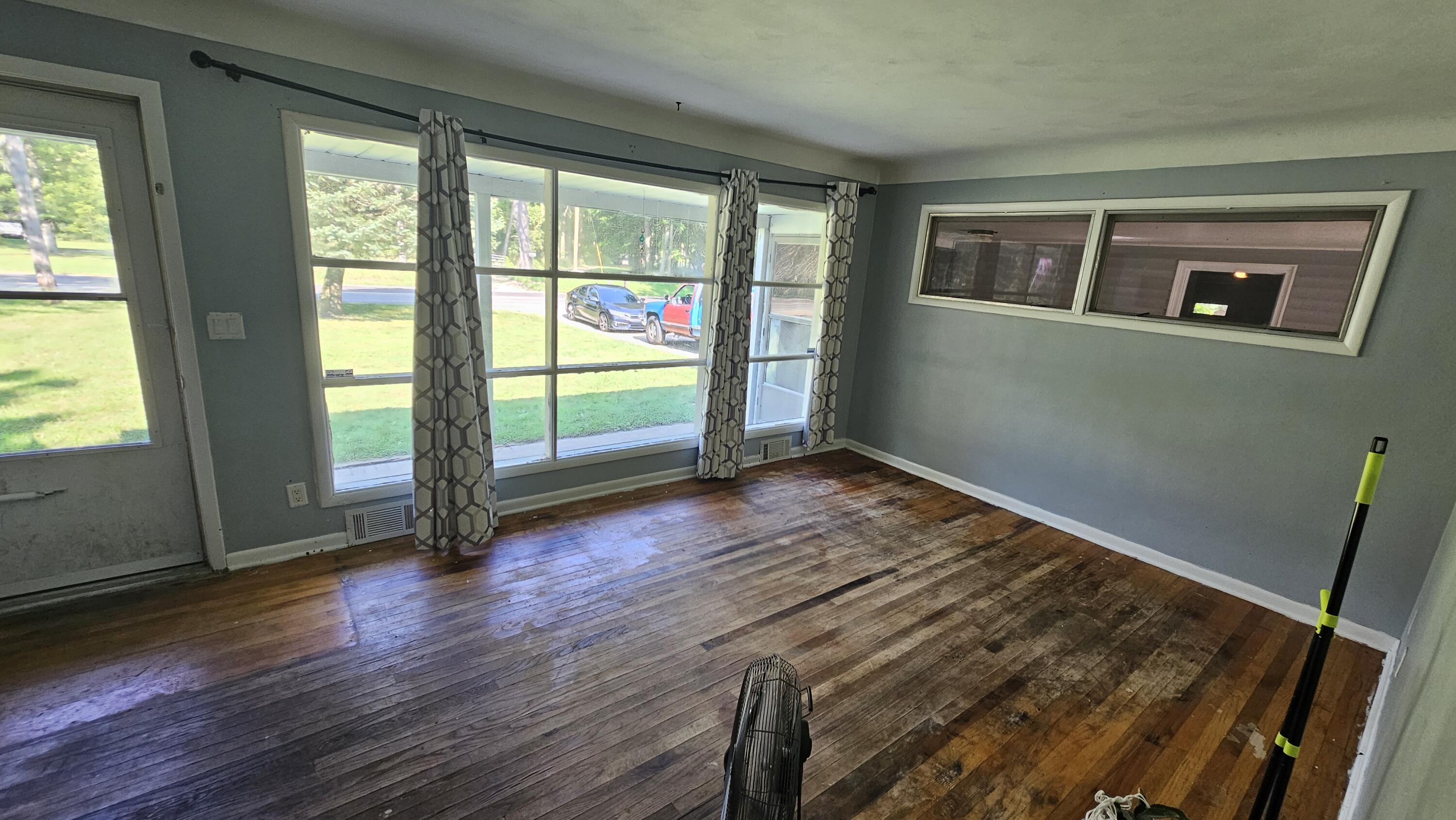 3819 Nazareth Road Kalamazoo, MI 49004 - Photo 2 of 11 Living Room