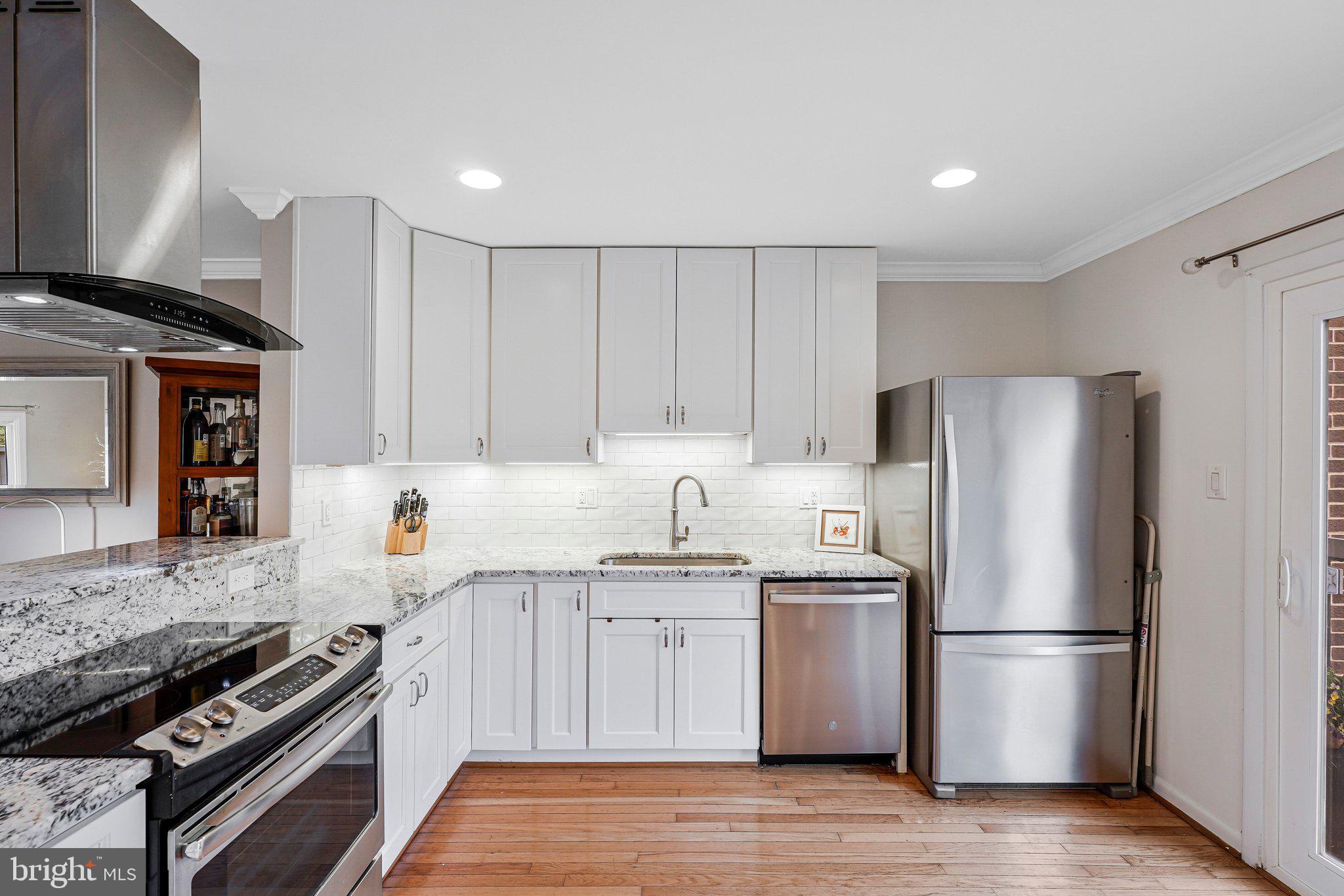 12021 Insha Court Reston, VA 20191 - Photo 8 of 33