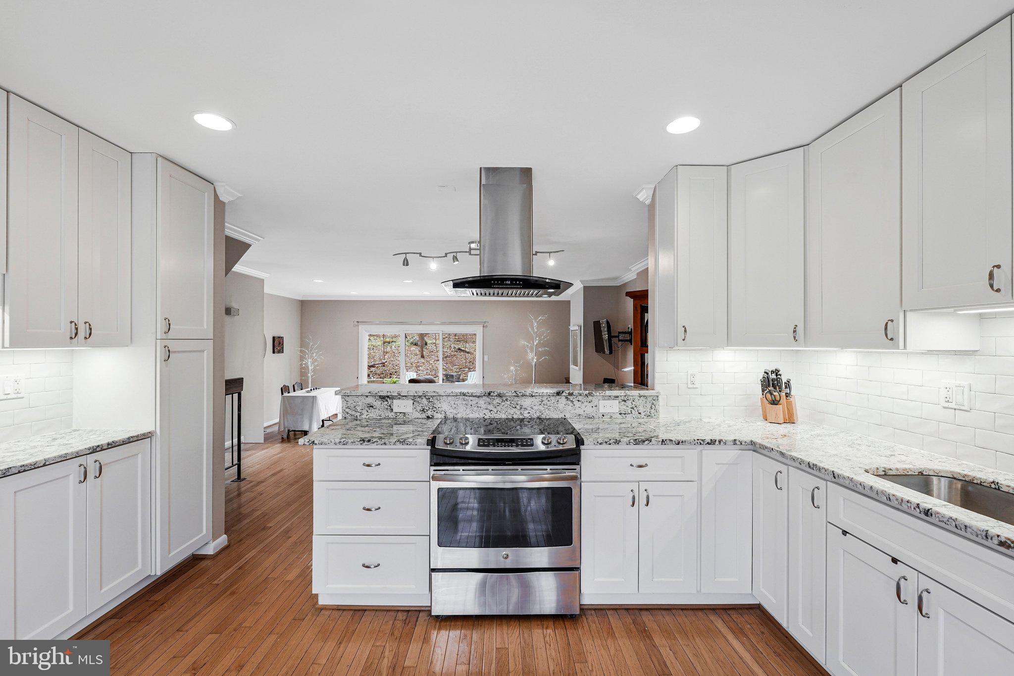 12021 Insha Court Reston, VA 20191 - Photo 9 of 33