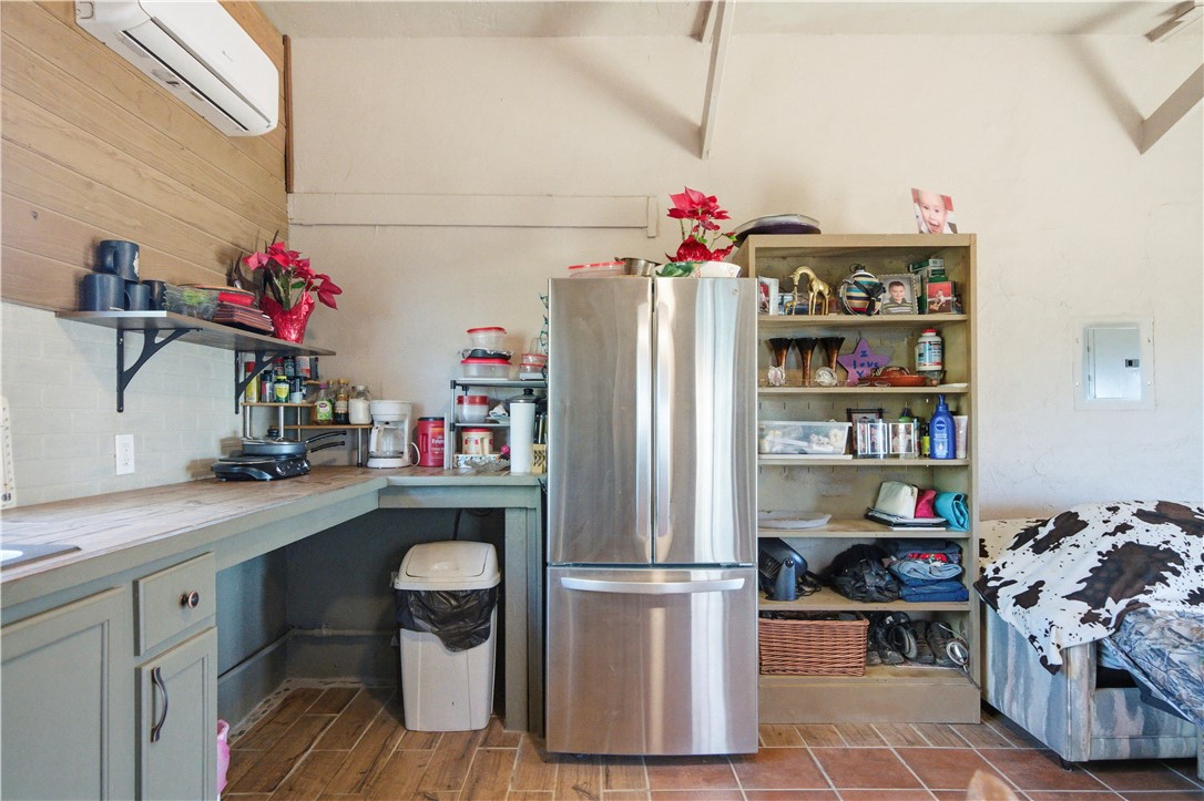 10887 Duncan Road Yucca, AZ 86438 - Photo 14 of 43 Kitchen