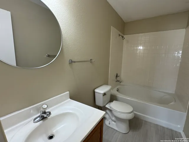 $1,595 | 10738 Shaencrossing, San Antonio, TX 78254