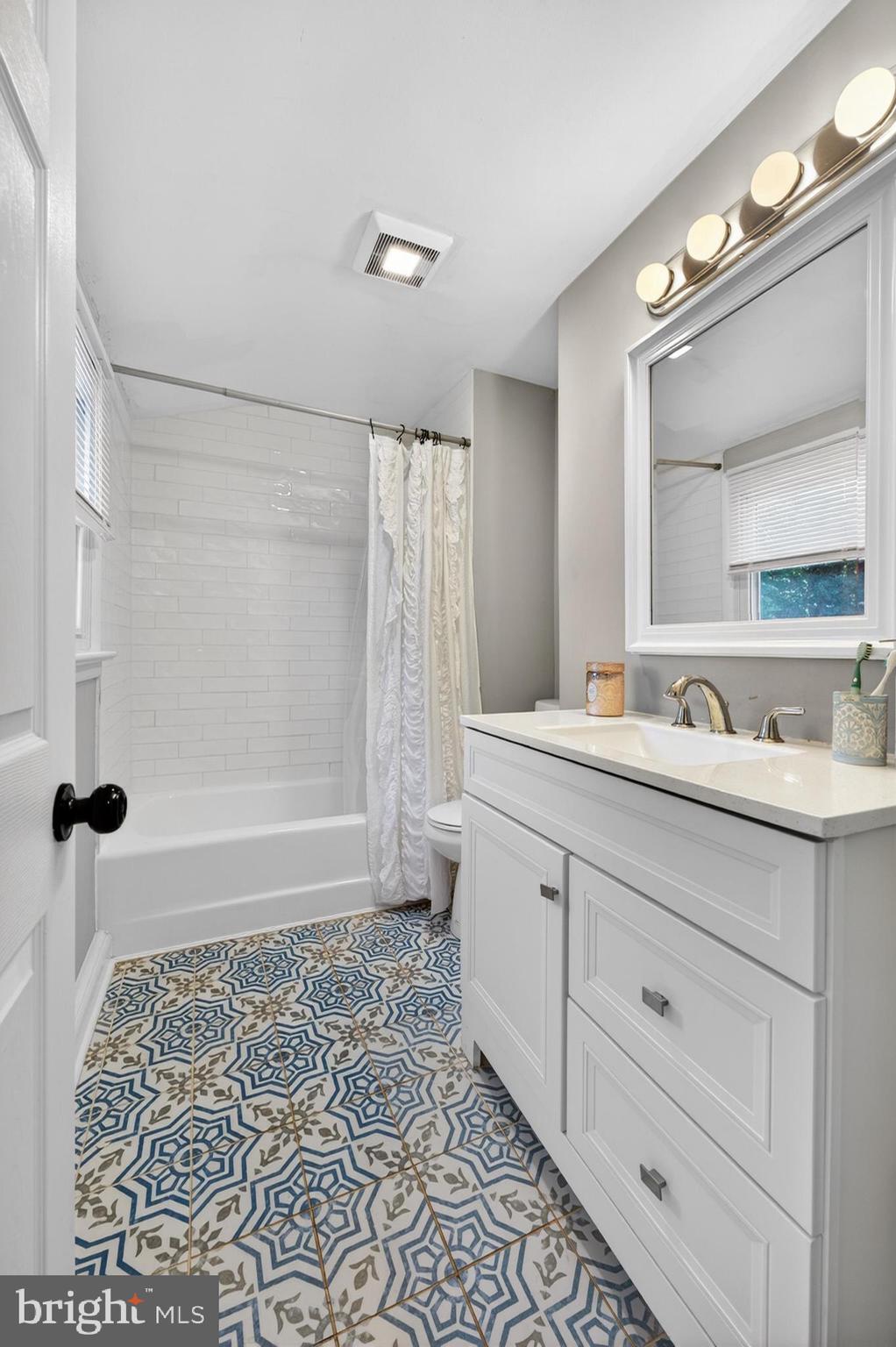 202 Rule Court Glassboro, NJ 08028 - Photo 17 of 26 Full Bathroom