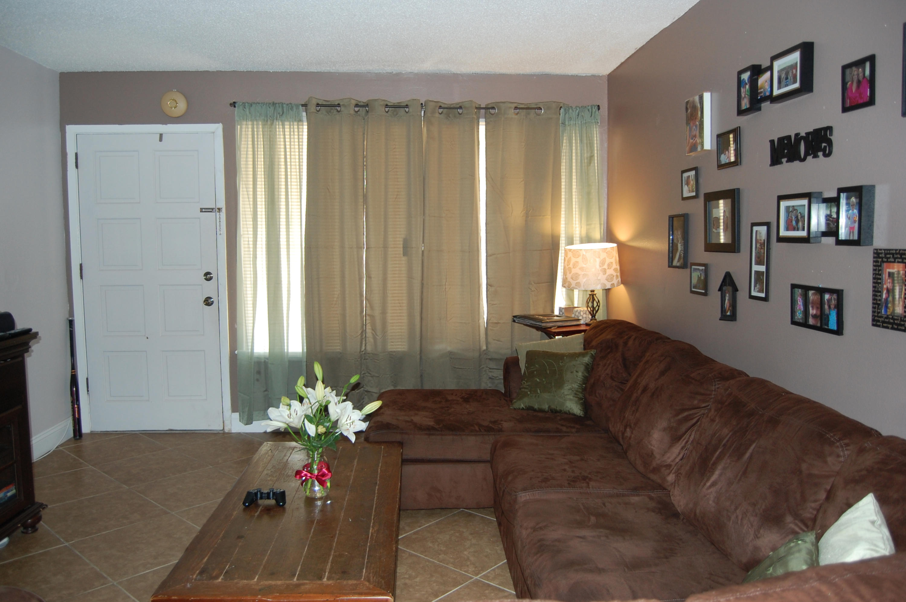210 Pelham Road, Unit 206C Fort Walton Beach, FL 32547 - Photo 9 of 11 a living room with furniture and flowers