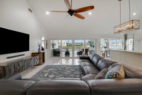 $879,000 | 1560 Wilderness Road, West Palm Beach, FL 33409