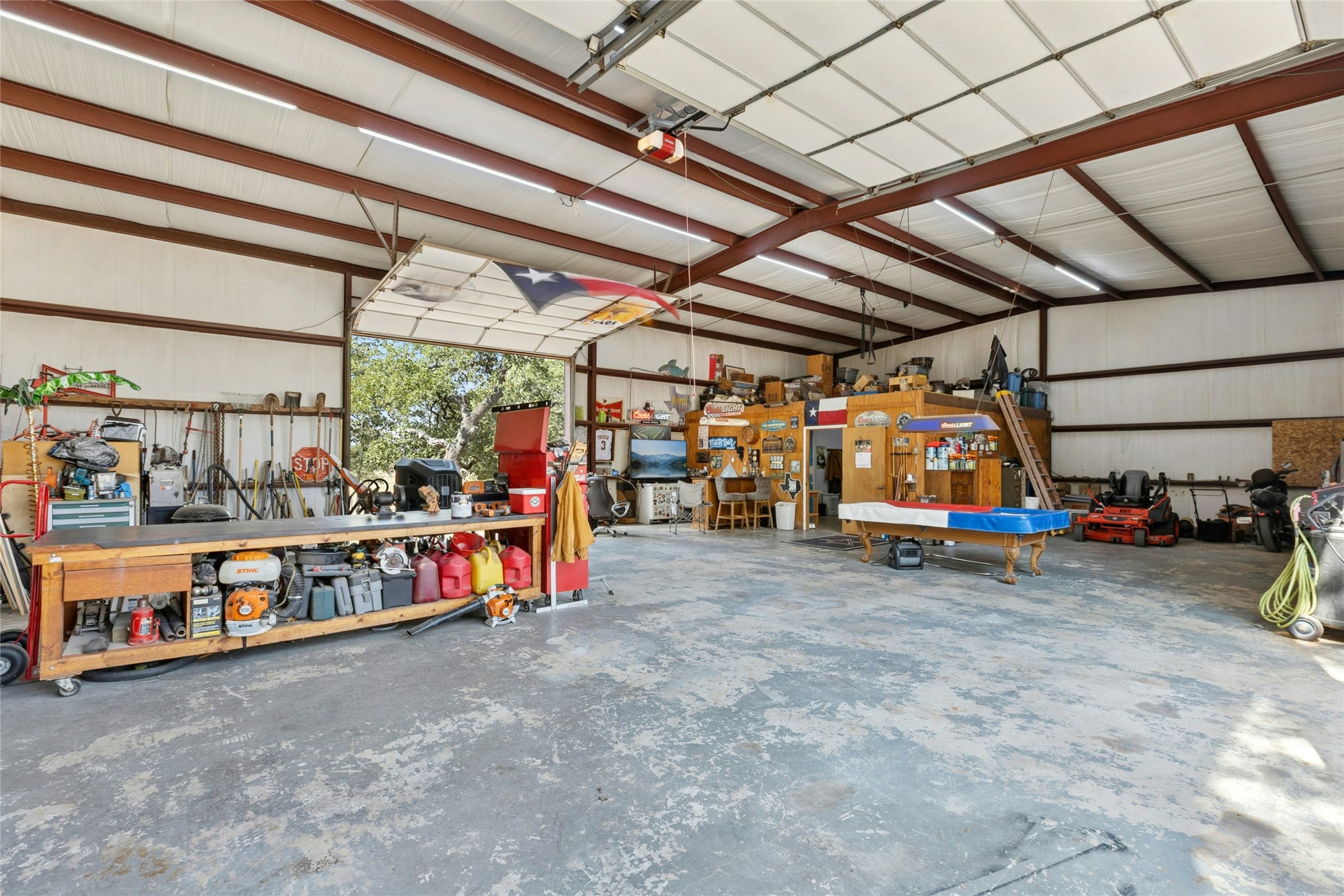 412 Woody Hollow Road Luling, TX 78648 - Photo 28 of 33 Electric roll-up doors