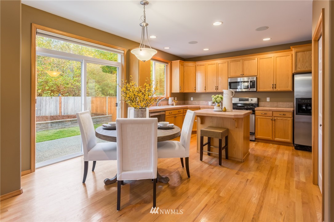 1006 185th Street Southeast Bothell, WA 98012 - Photo 7 of 25