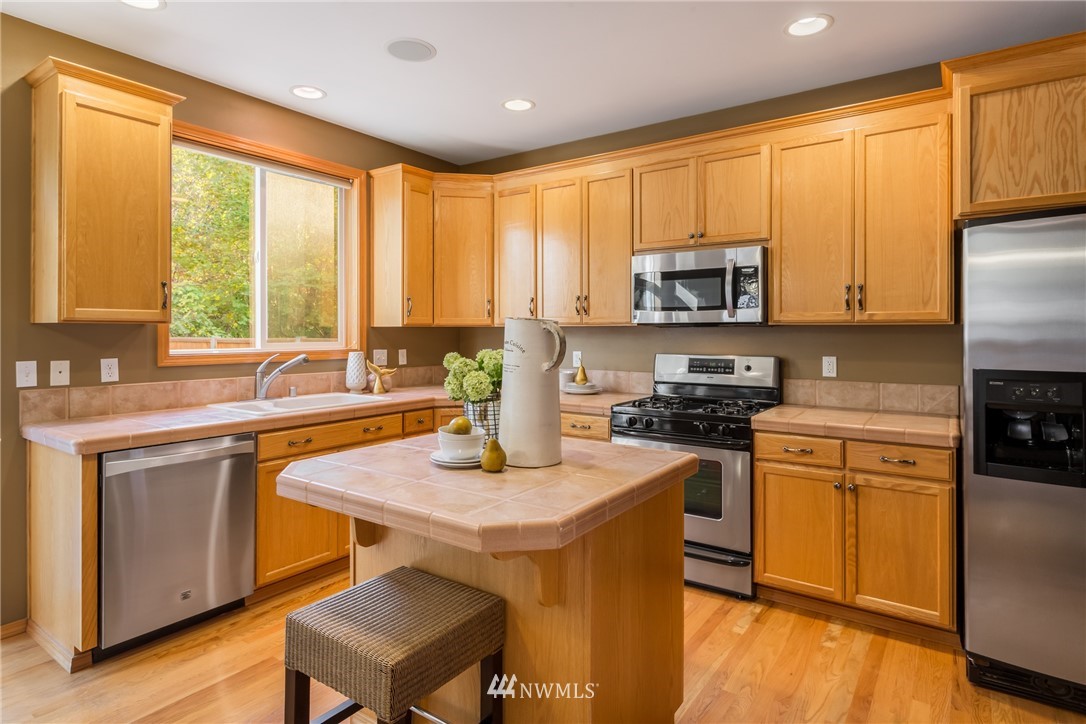 1006 185th Street Southeast Bothell, WA 98012 - Photo 8 of 25