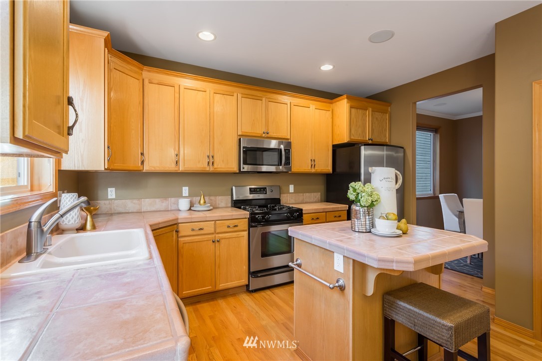 1006 185th Street Southeast Bothell, WA 98012 - Photo 9 of 25