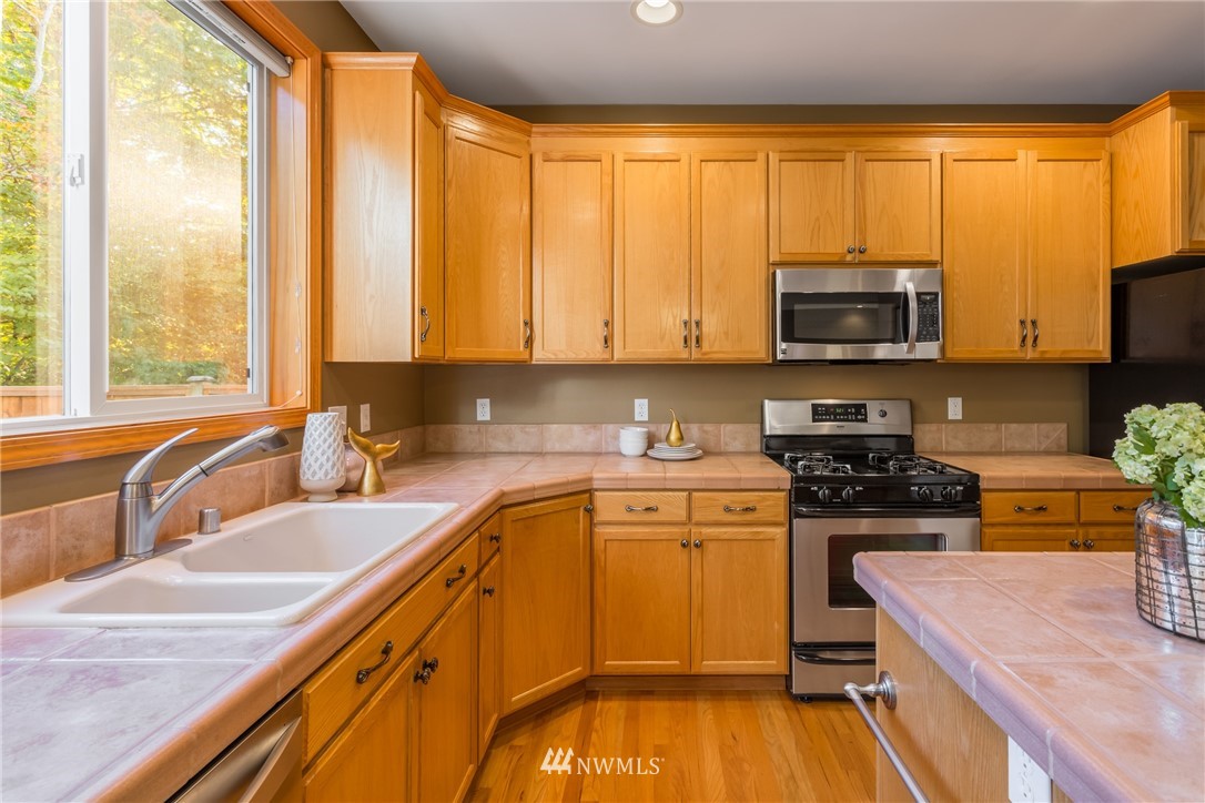 1006 185th Street Southeast Bothell, WA 98012 - Photo 10 of 25