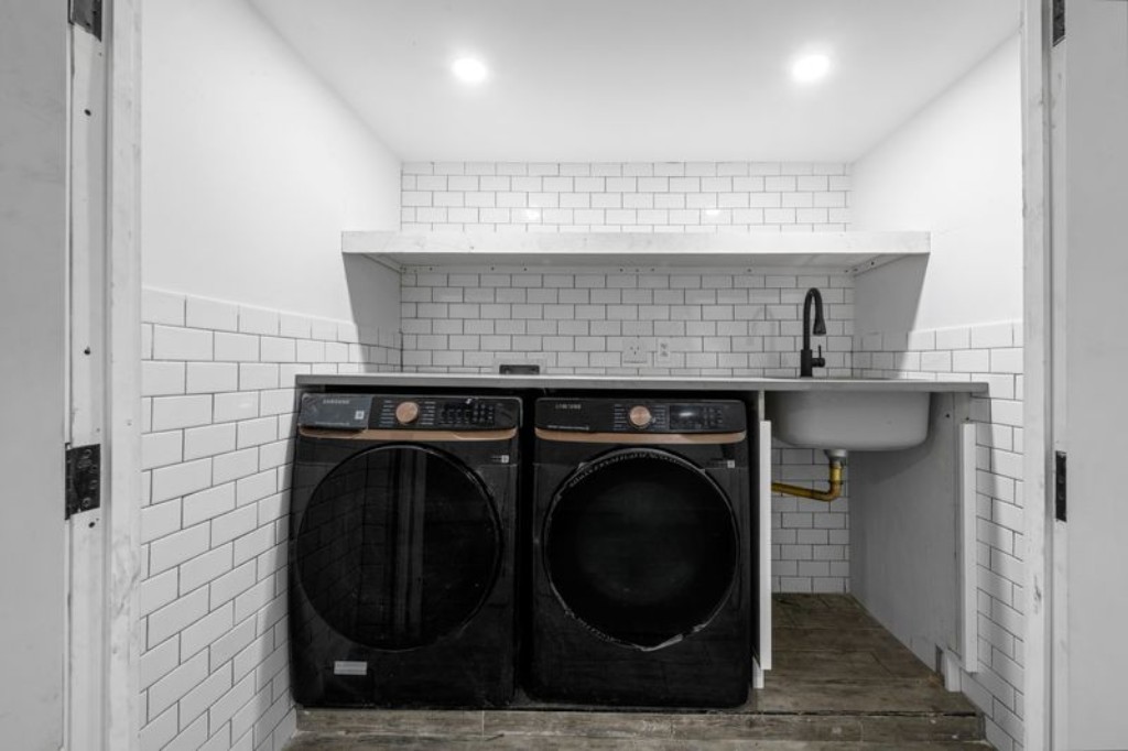105 St Felix Street, Unit 1 Brooklyn, NY 11217 - Photo 6 of 11 a close view of a utility room with washer and dryer
