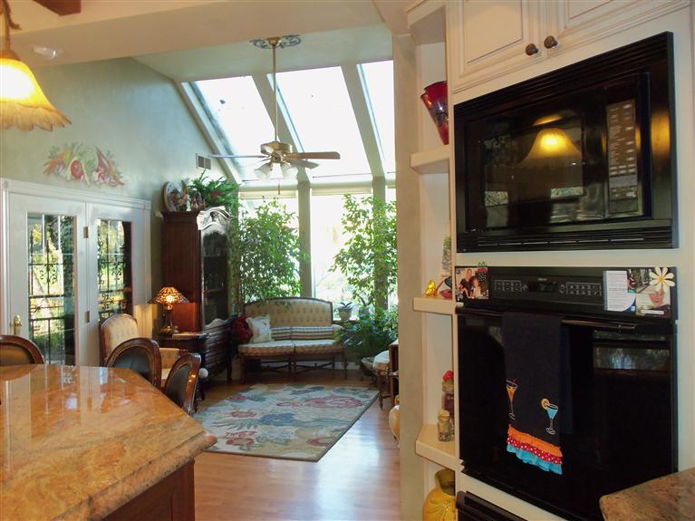 19292 Farallon Road Madera, CA 93638 - Photo 11 of 38 Kitchen to sun room/breakfast nook.