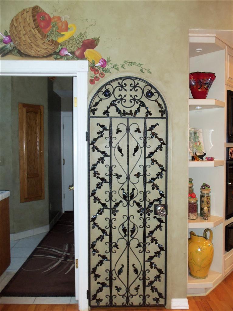 19292 Farallon Road Madera, CA 93638 - Photo 16 of 38 Door to laundry room and pantry door.