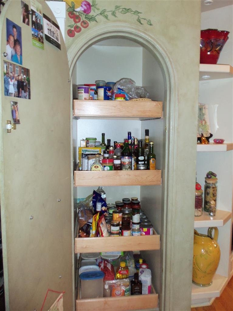 19292 Farallon Road Madera, CA 93638 - Photo 17 of 38 Pantry with roll out shelves.