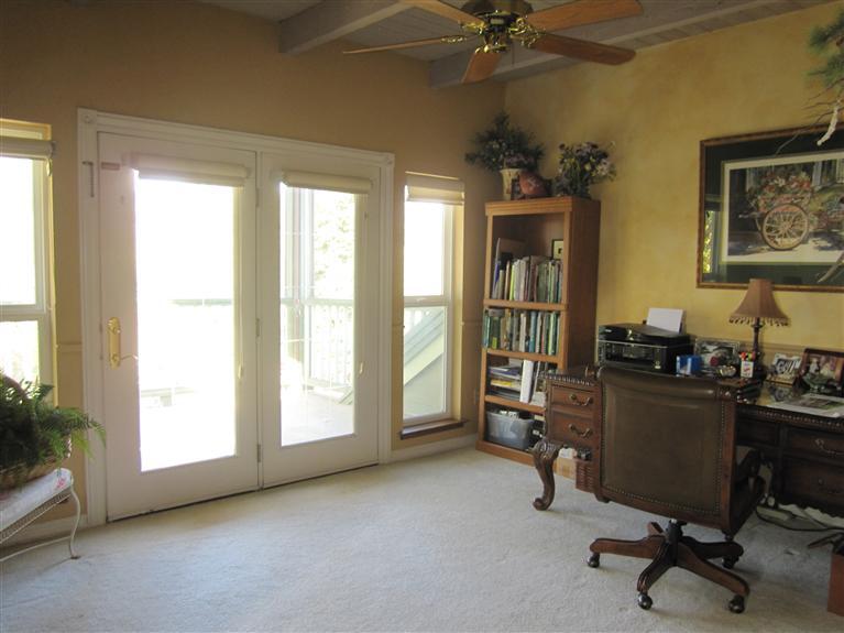 19292 Farallon Road Madera, CA 93638 - Photo 27 of 38 Loft area.