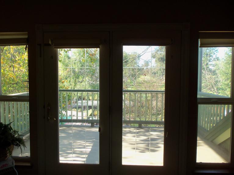 19292 Farallon Road Madera, CA 93638 - Photo 28 of 38 French doors from loft to upper patio overlooking the back yard.