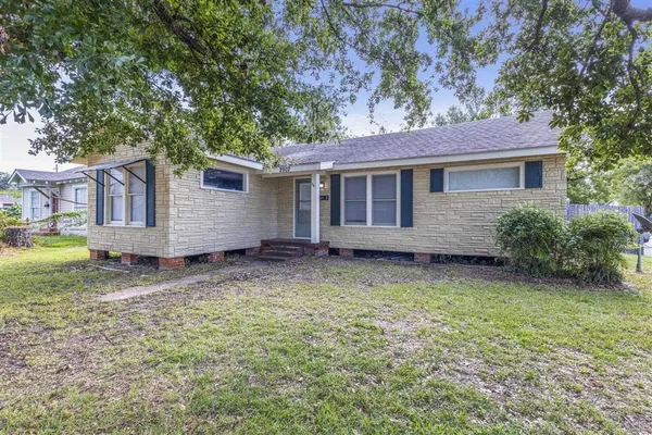 $1,100 | 2907 Common Street, Lake Charles, LA 70601
