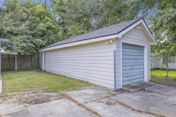 $1,100 | 2907 Common Street, Lake Charles, LA 70601