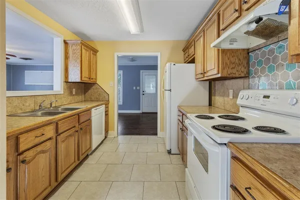 $1,100 | 2907 Common Street, Lake Charles, LA 70601