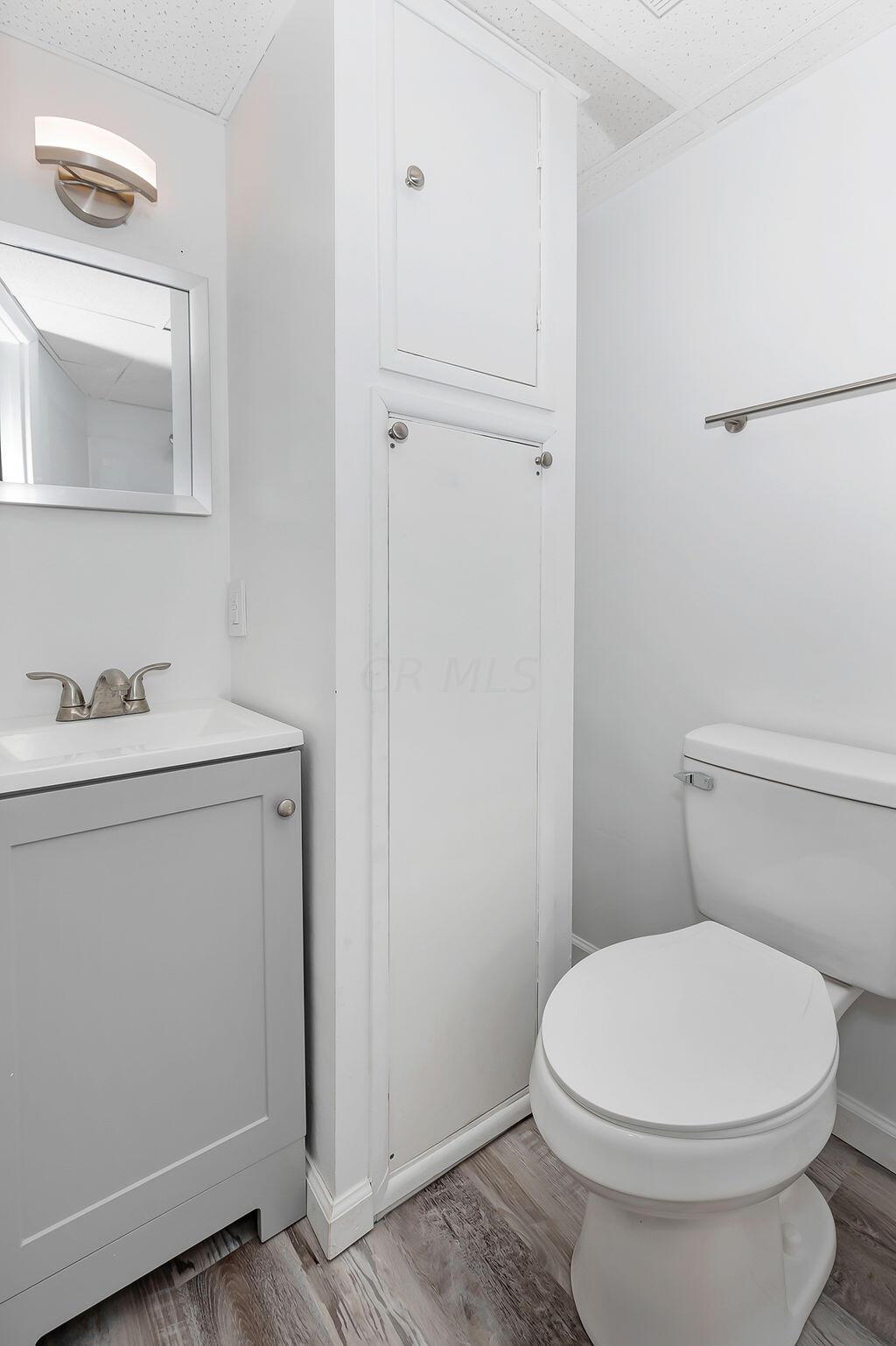 812 Hines Road Columbus, OH 43230 - Photo 41 of 61 41-BathroomTwo